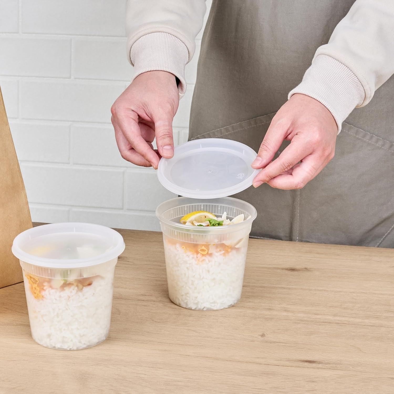 -Asporto 24 Ounce to Go Boxes, 100 Microwavable round Soup Containers - Clear Plastic Lids Included, Do Not Contain BPA, Clear Plastic Soup Containers, Disposable